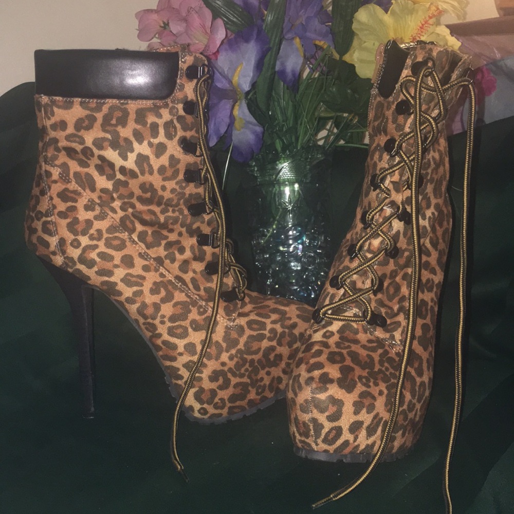 Platform bootie